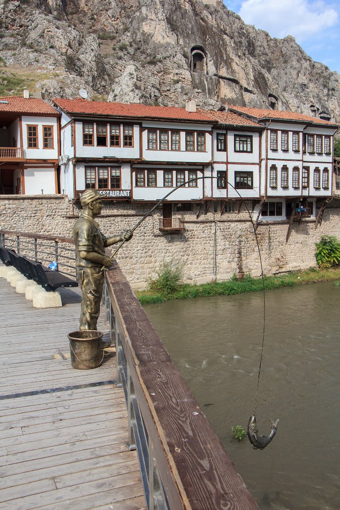 03-Ottoman houses along the Yeşihrmak River.jpg